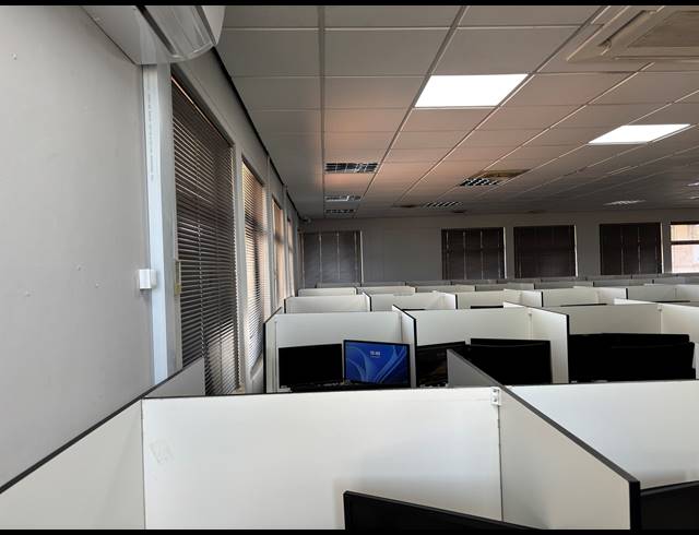 377M² OFFICE FOR SALE IN LA LUCIA